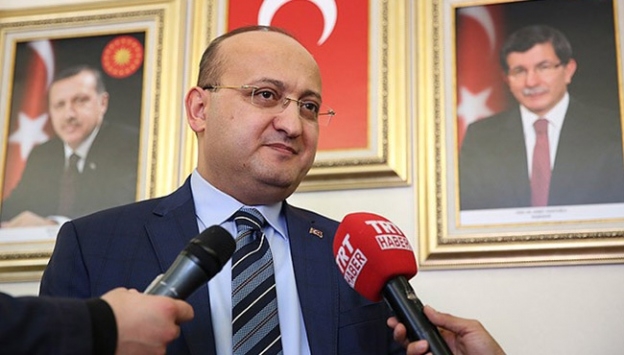 Akdoğan’dan Arınç’a: Erdoğan herhangi biri değildir