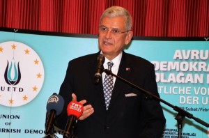 UETD Kongresinde konuşan Bakan Bozkır: Yurtdışından 15 vekil olacak