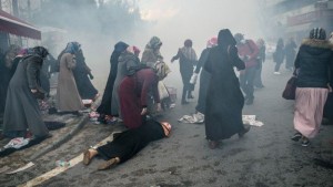 FETÖ için başörtüsü füruattır; kadınlarla ajitasyon için polisin üstüne saldılar!