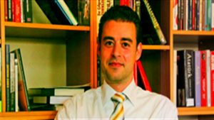 Doç.Dr. Armand Sağ kimdir?