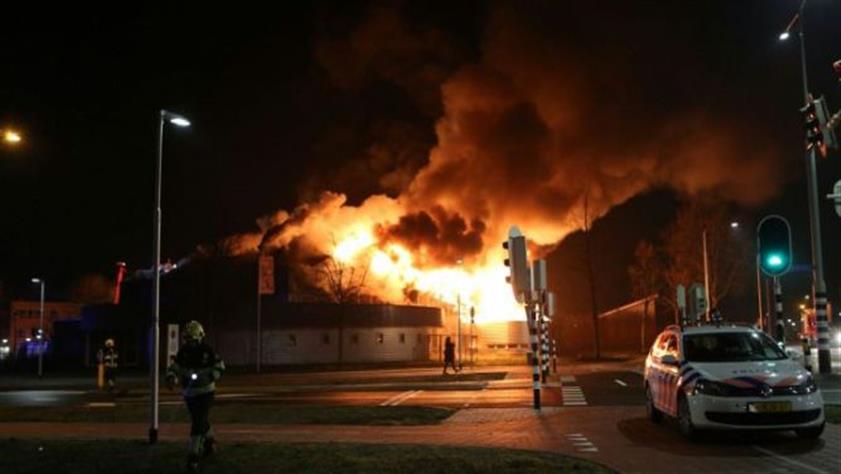 Korkunç olaylar bitmiyor; ırkçılar Hollanda’da cami yakmaya devam ediyor