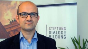 Her yerde olduğu gibi Almanya’daki FETÖ’cüler de kıvırdıkça kıvırdı