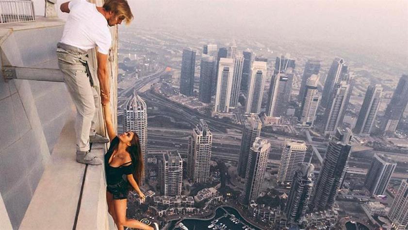 Gökdelenin tepesinde ölüme meydan okuyan Rus model