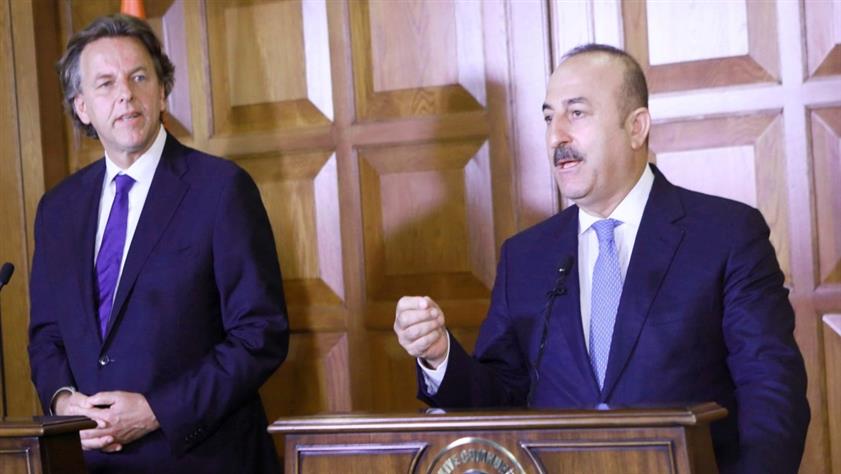 Turkije haalt ook zeer stevig uit naar Nederland: Zogenaamde democratie