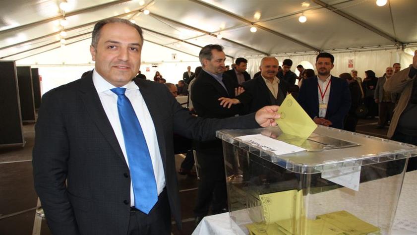 Hollanda’da AD’ye konuşan Yeneroğlu: “Yanlış politikalar yüzünden, Hollanda’da azınlıklar tehdit olarak görülmeye başlandı”