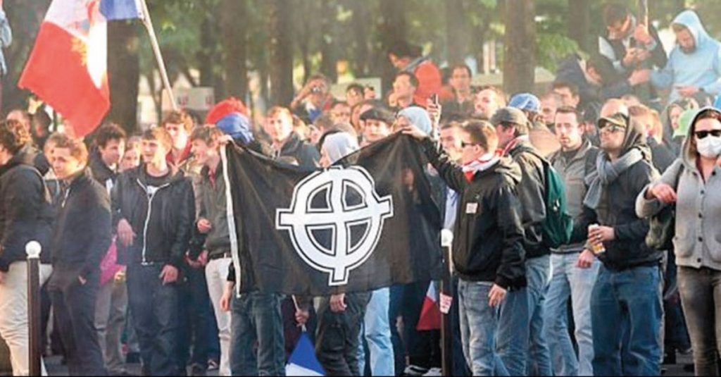 10 ırkçı Müslümanları bombalayacaktı