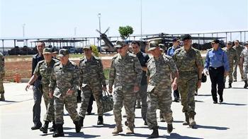 Genelkurmay Başkanı Akar, Suriye sınırındaki birlikleri denetledi