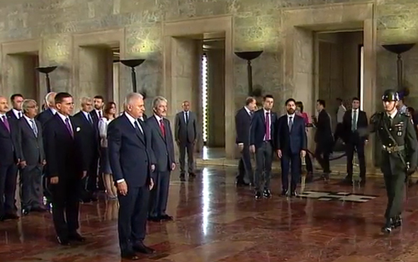 Meclis Başkanı Binali Yıldırım Anıtkabir’i ziyaret etti