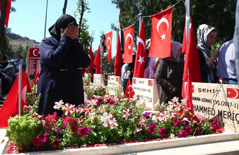 Şehitler kabirleri başında anıldı   