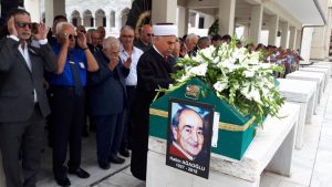 Ünlü yazarın eşi hayatını kaybetti… İşte kendi kaleminden ölüm ilanı!