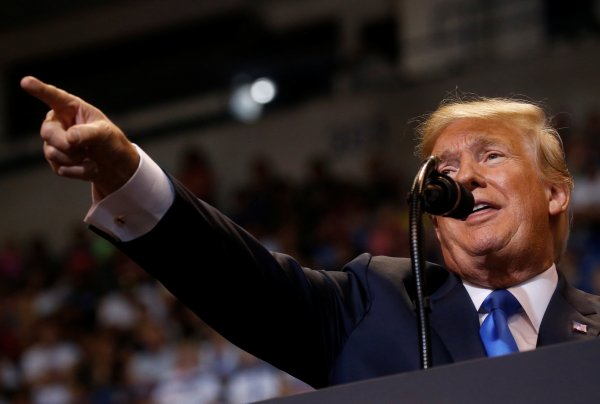 Trump dünyayı karşısına almaya devam ediyor