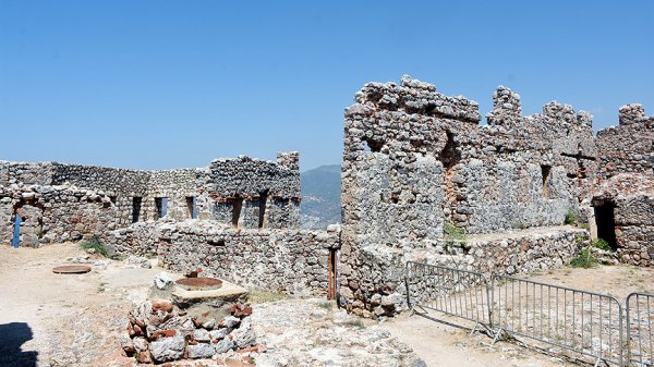 Köklü tarihi geçmişiyle Ehmedek Kalesi'ne ziyaretçi akını