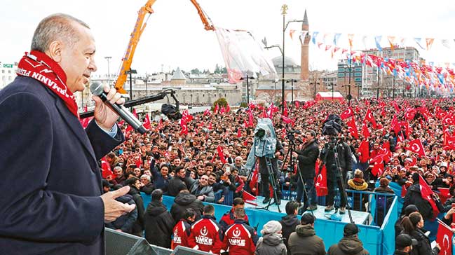 ‘Bayrağa uzanan her eli kırarız’