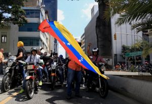 Caracas’ta motosikletlilerden Maduro’ya destek gösterisi
