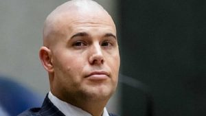 Hollandalı eski ırkçı-parti Milletvekili Joram van Klaveren, İslam karşıtı kitap yazarken Müslüman oldu