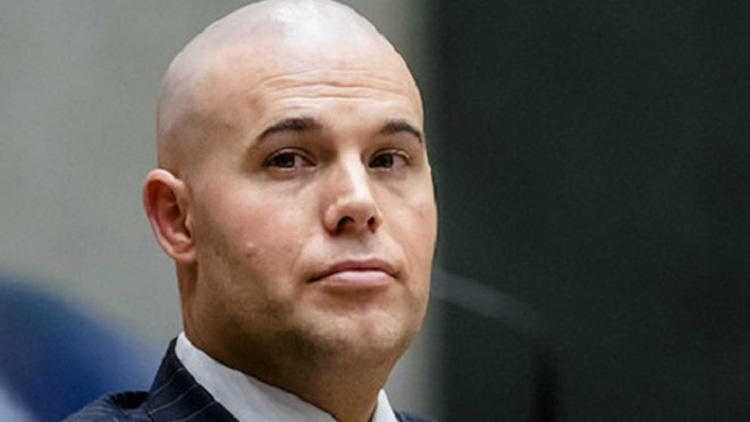 Hollandalı eski ırkçı-parti Milletvekili Joram van Klaveren, İslam karşıtı kitap yazarken Müslüman oldu