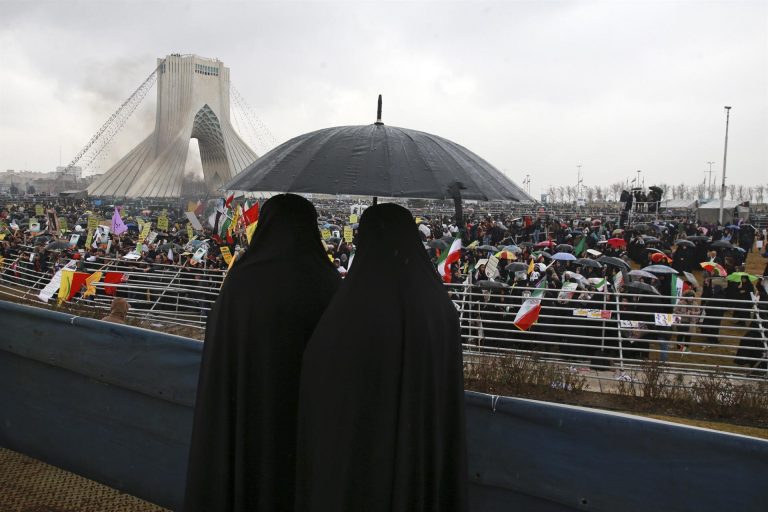 İran devrimin 40’ıncı yılına yaptırımların gölgesinde giriyor