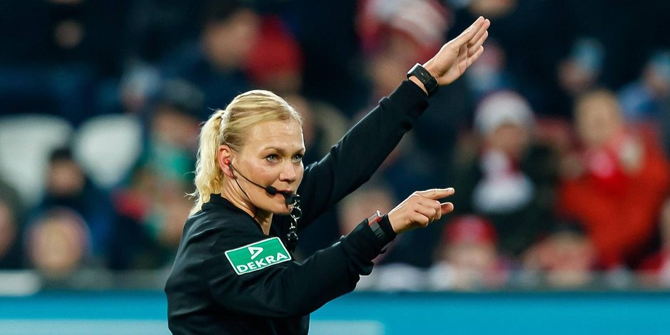 İran, kadın hakem var diye Bayern maçını yayınlamadı