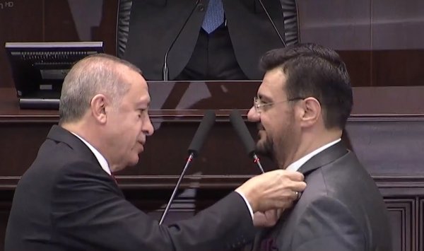 İyi Parti’den istifa eden Tamer Akkal, AK Parti’ye geçti