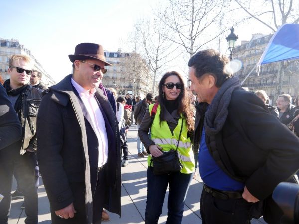 Macron karşıtı gazeteye baskın