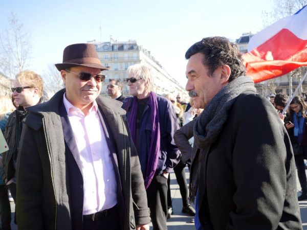 Macron karşıtı gazeteye baskın