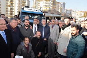 MANSUR YAVAŞ DOLMUŞÇUYA İNDİRİM SÖZÜ VERDİ