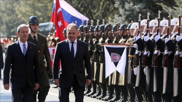 Turkish defense minister meets his Russian counterpart
