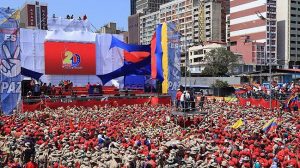 Venezuela tekrar sokaklara indi