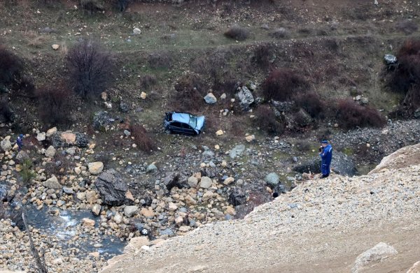 Kayıp 2 kişinin cansız bedeni 500 metrelik uçurumda bulun