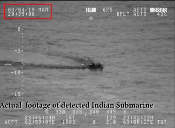 Pakistan, Hint denizaltısını engelledi