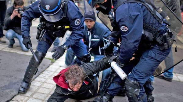 Sarı Yelekliler'in gösterilerinde polis şiddeti bilançosu