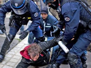 Sarı Yelekliler’in gösterilerinde polis şiddeti bilançosu