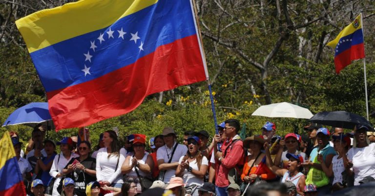 Venezuela’da hükümet taraftarları yeniden sokağa çıkıyor