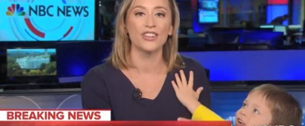 Amerikalı spiker haber sunarken oğlu canlı yayına girdi 