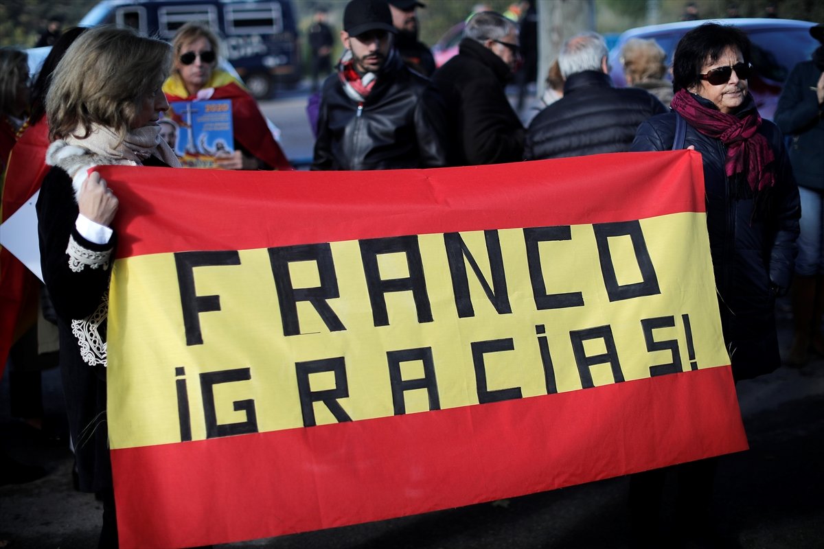 İspanya'da diktatör Franco'nun mezarı taşınmaya başladı