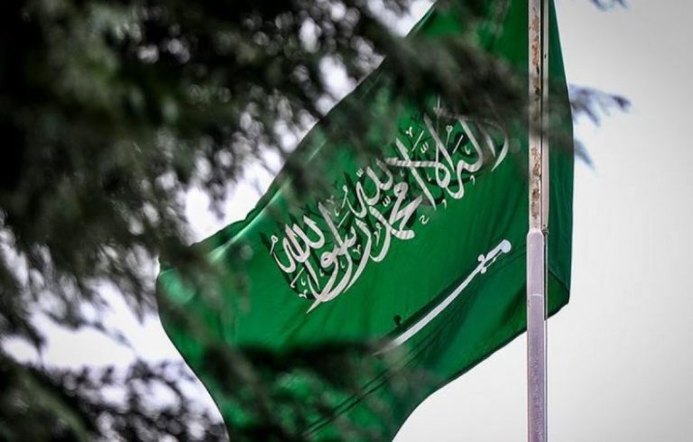 Suudi Arabistan’da iki bakan görevden alındı