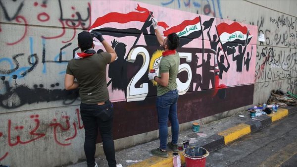 Bağdat'ta göstericiler, tepkilerini duvarlara yansıttı