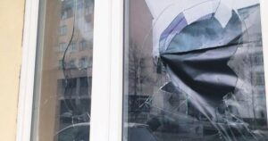 150 kişilik grup camiye saldırdı