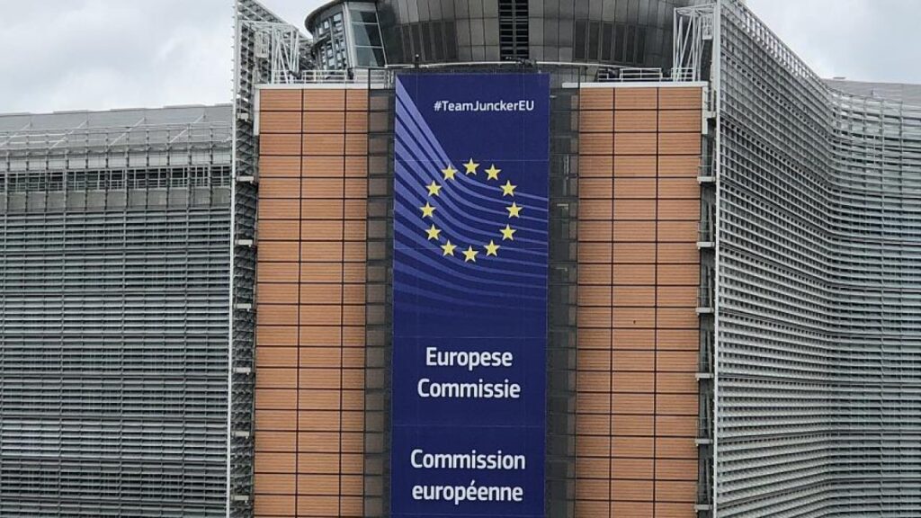 Avrupa Parlamentosu’na koronavirüs sertifikasını göstermeden giren 6 milletvekiline ceza kesti