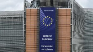 Avrupa Parlamentosu’na koronavirüs sertifikasını göstermeden giren 6 milletvekiline ceza kesti