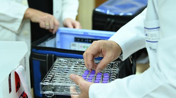 OMS: Variante Omicron si diffonde a una velocità mai vista prima