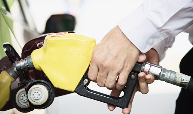 İngiltere’de akaryakıt fiyatları tüm zamanların en yüksek seviyesine çıktı