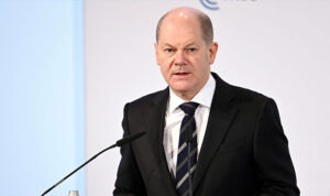 Scholz: Rusya’yı askeri saldırganlığın hata olacağı konusunda uyardık