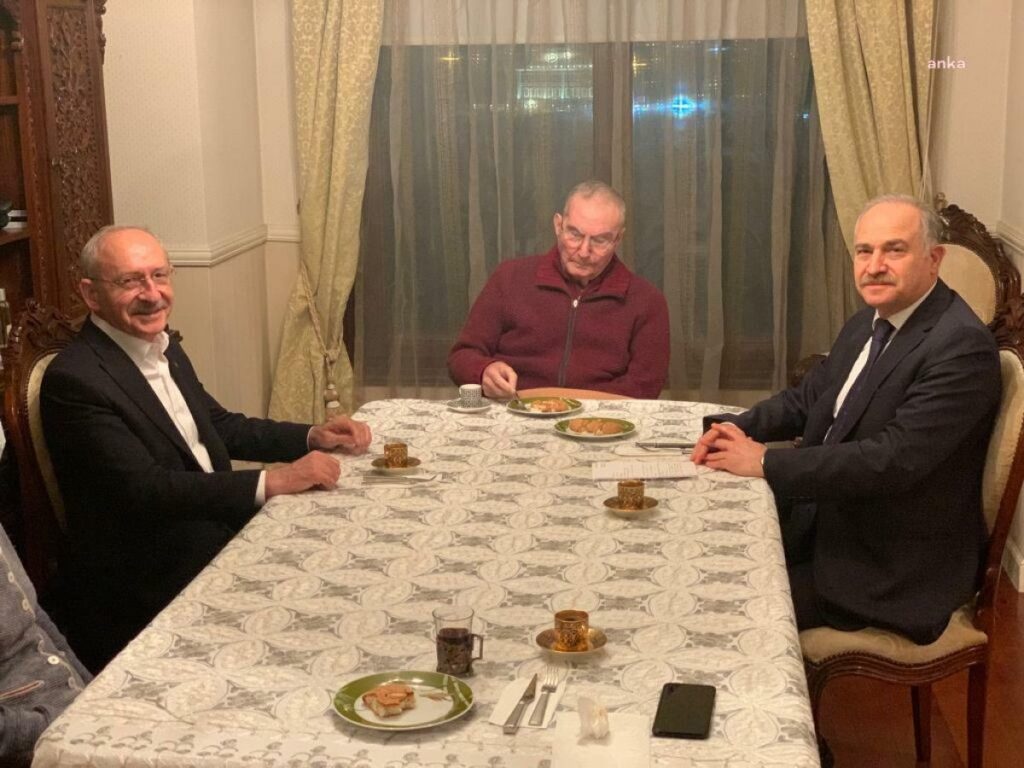 Kılıçdaroğlu, Deniz Baykal’ı evinde ziyaret etti