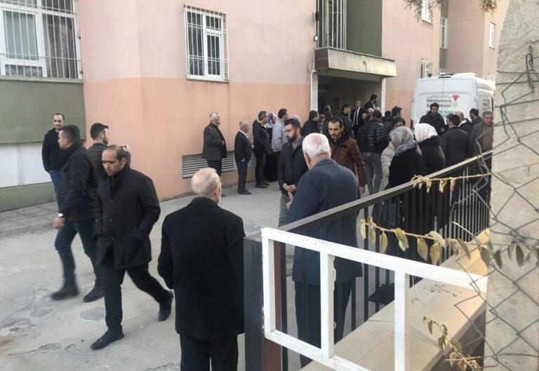 Yaşlı çift evlerinde ölü bulundu