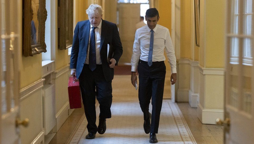 Boris Johnson’dan halefi Rishi Sunak’a uyarı